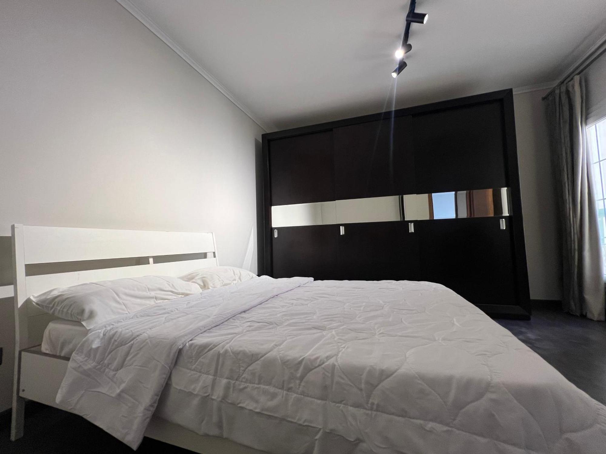Sunny Elegant 3br Near Auc New Apartment *